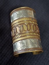 Breiter Armreif – Handarbeit