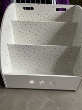 Schönes Kinder-Bücherregal