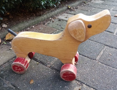 Alter holz dackel auf - auf,