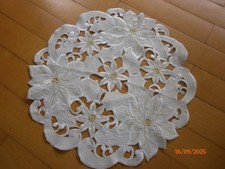 Lochmuster Weihnachtsdecke beige weiß gold Sterne rund Durchmesser 37 cm