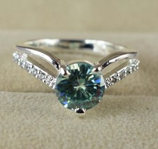 Grüner Rundschliff Diamant