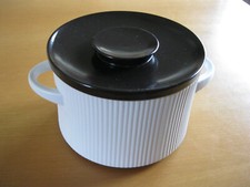 Vintage Thomas Flammfest by R. Latham, Weißer gerippter Topf mit Deckel