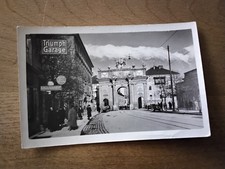 Innsbruck  -  Straßenszene mit Triumph-Auto-Garage