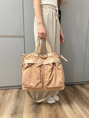 George gina lucy shoulder - george, &