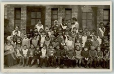 39271644 - Gruppenaufnahme Puppe Tamburin Kind