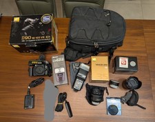 Spiegelreflex-Kamerapaket Nikon D90 mit 3 Objektiven, Zubehör und Taschen