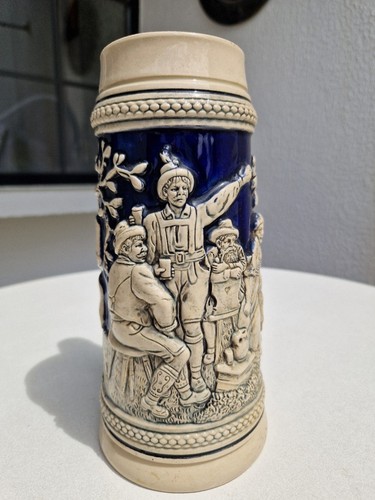 Bierkrug aus steingut mit - aus,