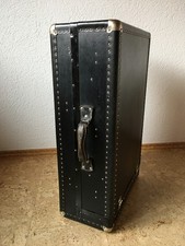 :: Alter Überseekoffer/Reisekoffer, schwarz, genietet mit Fächer ::