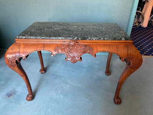 Antiker tisch mit granitplatte - antiker,