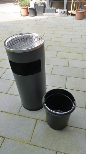 Standaschenbecher mit - ,