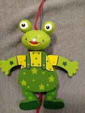 Holzspielzeug, Holzfigur Frosch, Hampelmann grün Kinderzimmer 12 x 9 x 3,2 cm