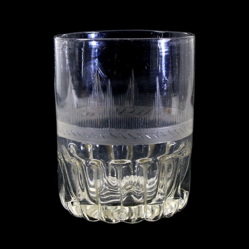 Becher mit kräftigen