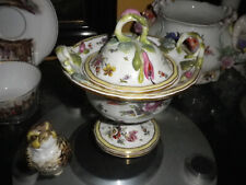 KPM Berlin kleine Deckelschale farbig staffiert plastische Blüten 1847-1849