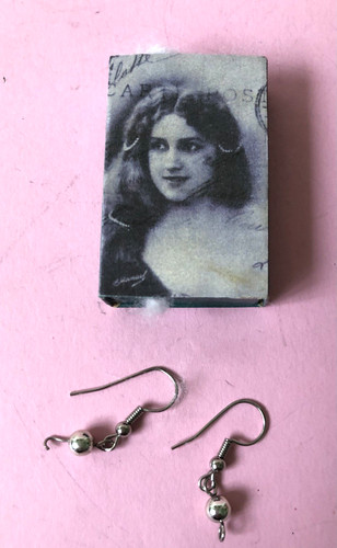 Kleine silberne ohrringe in - ,