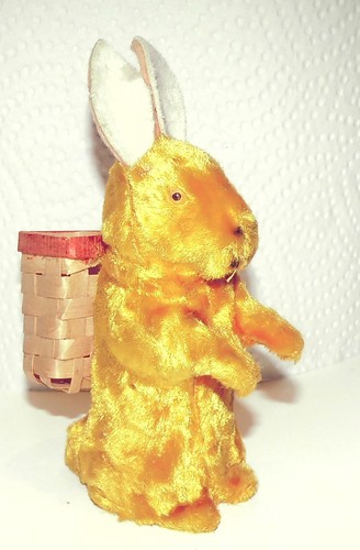 Alter pappmachee osterhase mit - pappmachee,