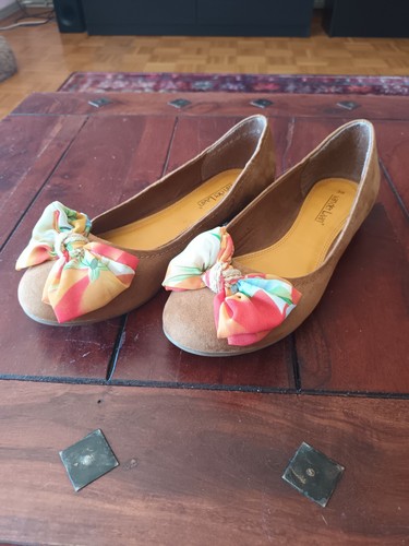 Ballerina mit blumenschleife - ballerina,