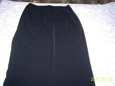 langer schwarzer enger Rock