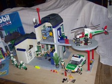Playmobil Polizeistation 3988 OVP, Heli 3907, Polizeiwagen 3903, Motorräder