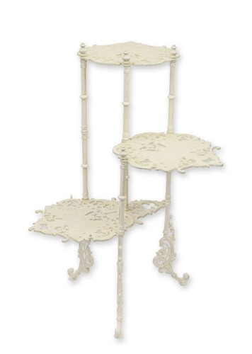 Dreistufiger blumentisch aus - dreistufiger,