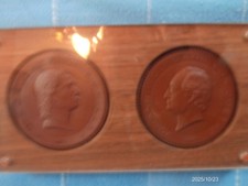 ZWEI große Porzellan-Medaillen:  Johann Wolfgang von GOETHE + Friedr. SCHILLER