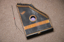 *Benötigt Saiten* The