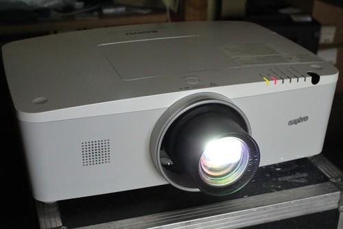 Sanyo plc zm5000l wuxga - *sanyo, plc-zm5000l*wuxga