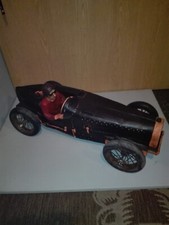 Bugatti B 35 AUTOMODELL 70cm mit Fahrerfigur 1:8