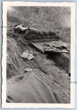 Wehrmacht Erdbunker Eingang mit Zeltplane und Gasmaskenbehälter - WK2 Foto 6x9cm