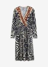 Kleid mit schwingendem Rock