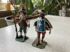 Figuren (alt) - 2 Stück - Musketiere - Mit Umhang - Muskete mit Ständer - 5,5 cm