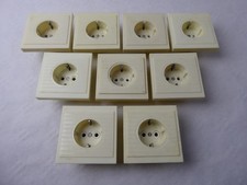 schöne Steckdose Schuko unter