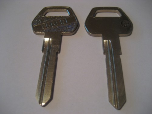 Saab und 900 74 77 - 900, 74-77