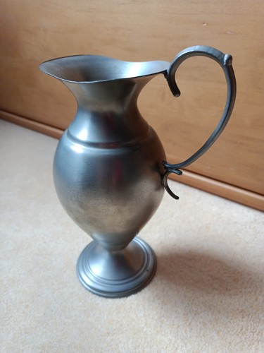 Eleganter krug mit - krug, zinn
