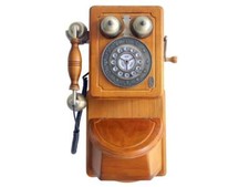 Nostalgisches altes Wandtelefon mit moderner Technik - Modell 1879