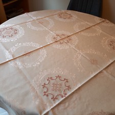 Edle Damast-Tischdecke