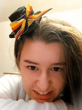 Süßer Minihut mit Schleife