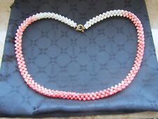 Schöne alte Korallenkette