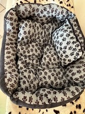 Hundebettchen mit kleinem Kissen , Katzenbett