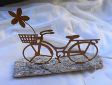 Rostiges fahrrad auf - fahrrad",