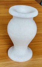 hübsche kleine Vase Alabaster weiß 