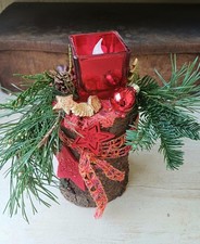 Adventsgesteck mit Baumstamm