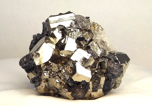 Pyrit stufe aus peru - stufe, ca.