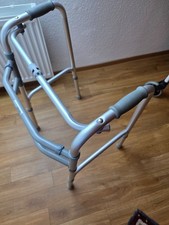 Gehgestell alternierend, zusammenklappbar