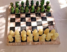 Schachbrett mit Schachfiguren
