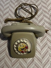altes Telefon mit Wählscheibe grau Kunststoff 50er Jahre (?)