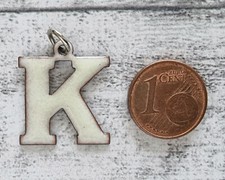 1970er Vintage Emaille Kettenanhänger K Buchstabe weiß Geschenk Retro Name alt