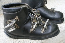 alte Skistiefel Skischuhe Schistiefel Schischuhe Wanderschuhe schwarz Deko