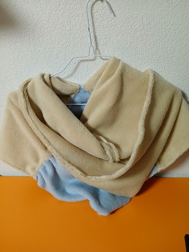 Gugel aus flauschigen stoff - gugel,
