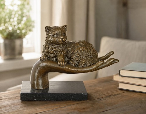 Eine bronzeskulptur einer - bronzeskulptur,