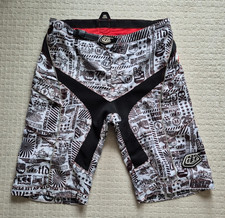 MTB-Shorts von Troy Lee Designs "Moto" - weiß bedruckt - Größe 34 - Applikatione